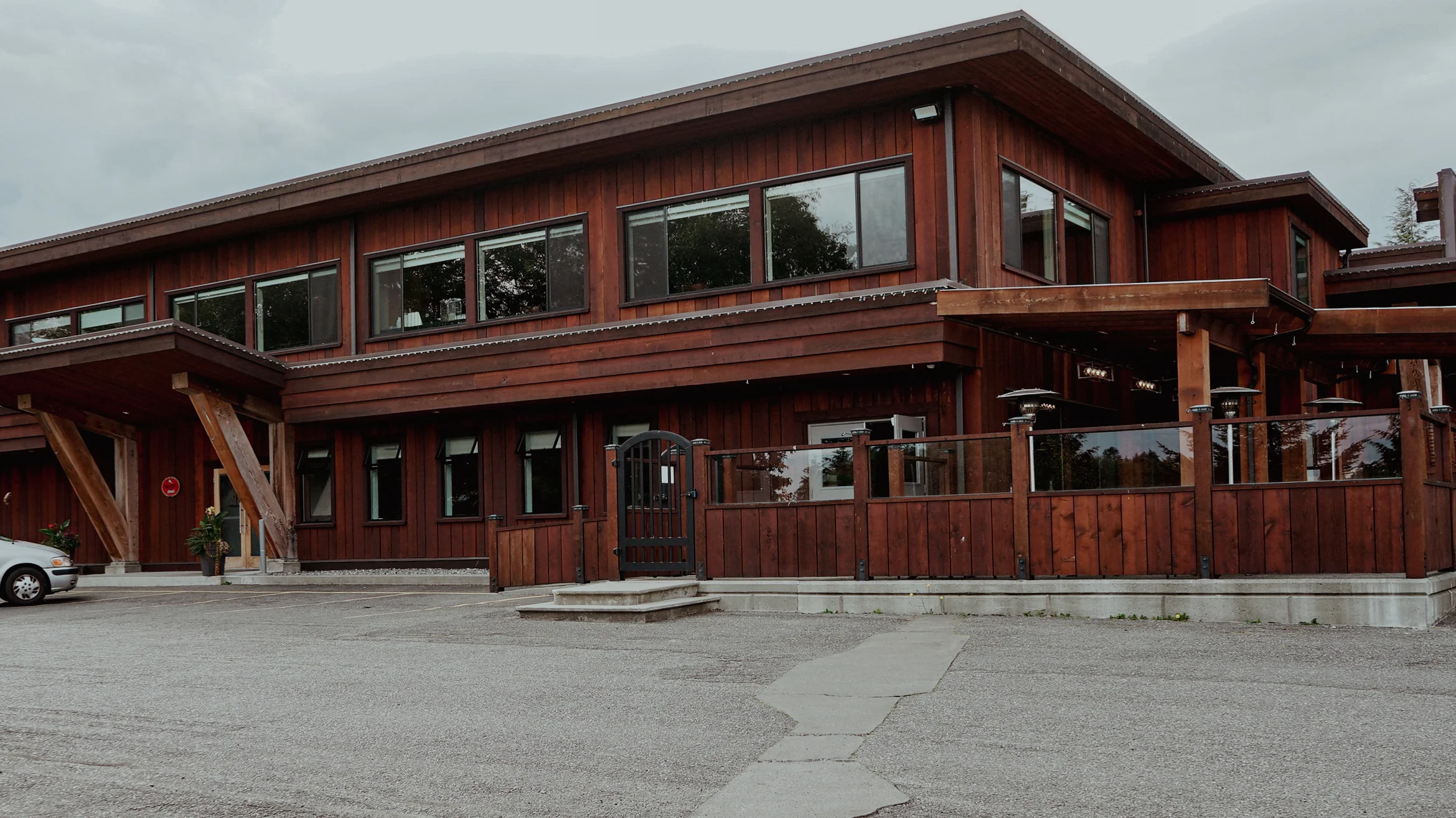 Front Entrance and Parking of Kwa'lilas Hotel