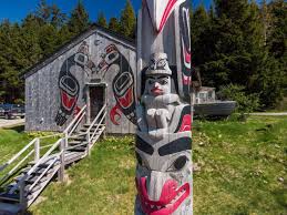 Outside view of store and totem of Haida Arts and Jewellery