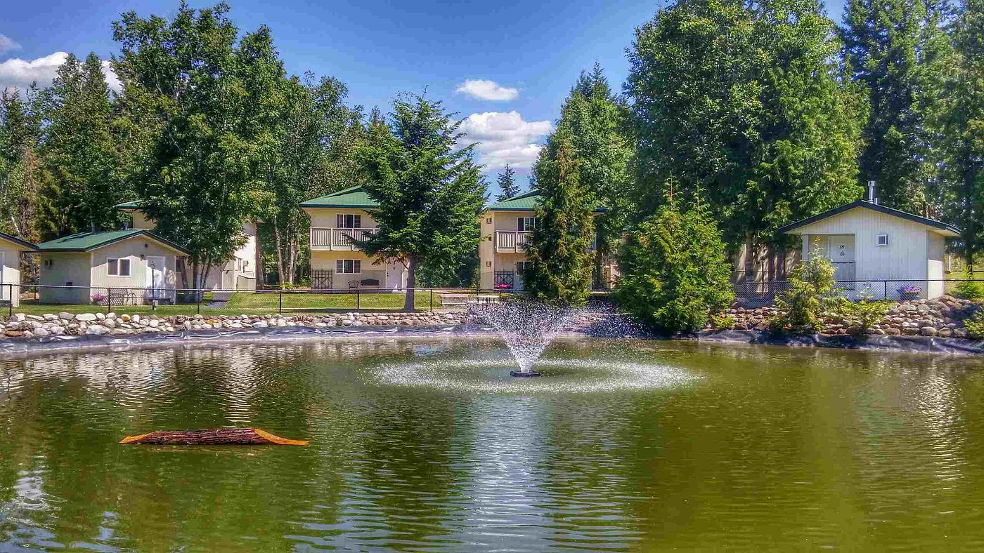 Main Suites and waterfront Bungalows over the pond at Clearwater Valley Resort.