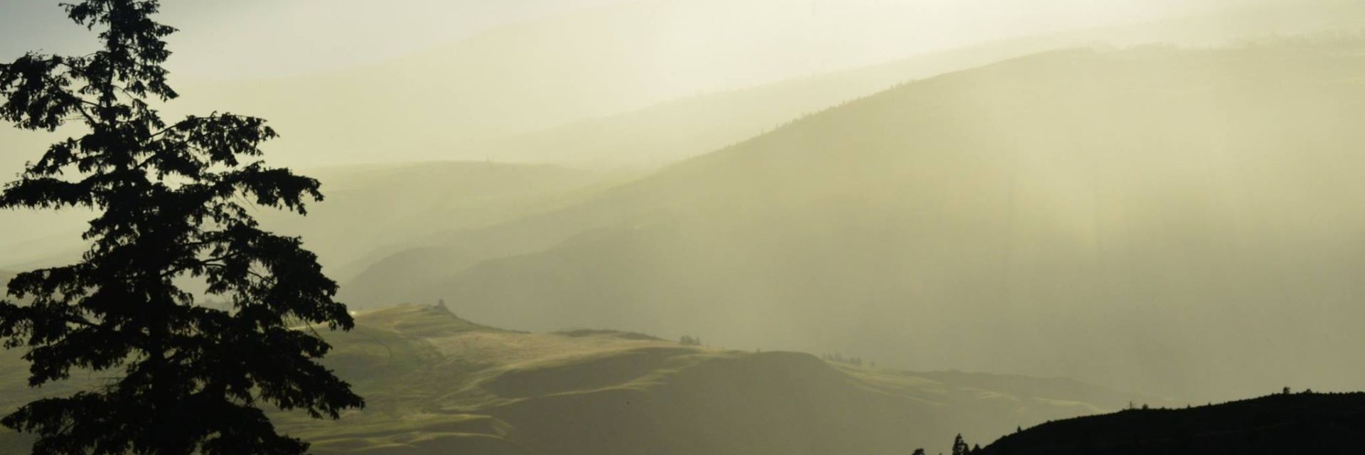 Hazy morning view of the mountains.