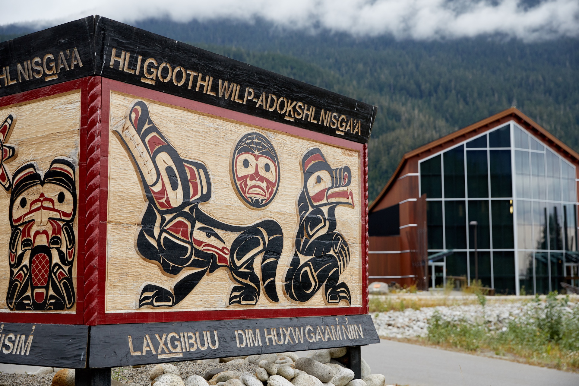 Wood-carved sign outside the Nisgaa-Museum